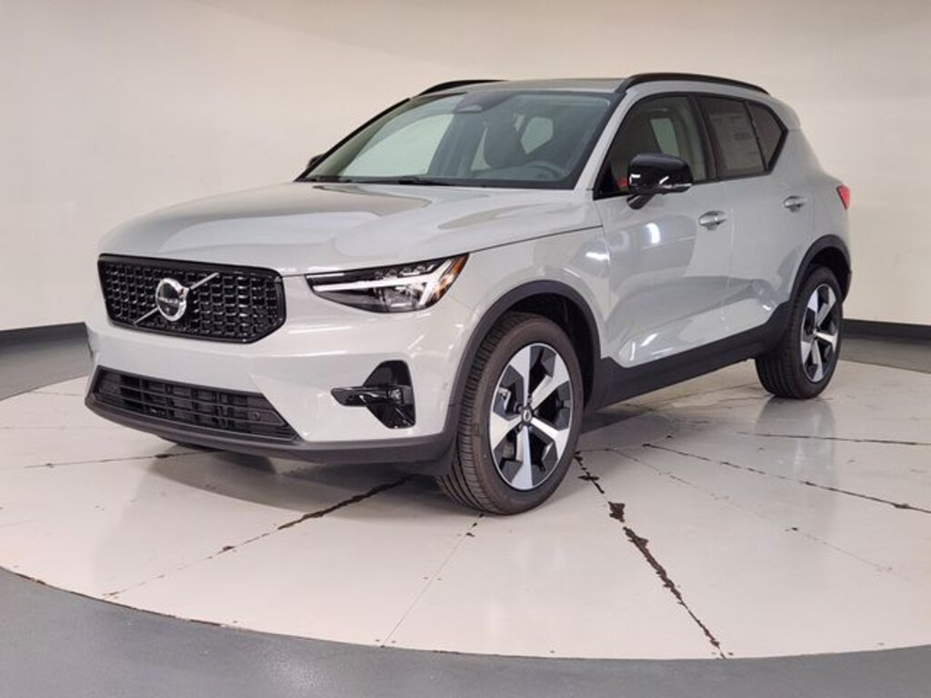 New 2026 Volvo XC40 B5 Plus SUV