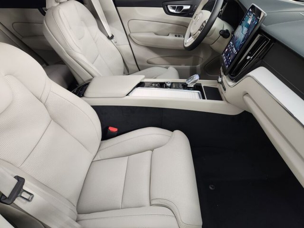 New 2026 Volvo XC60 B5 Ultra SUV