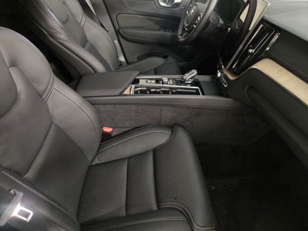 New 2026 Volvo XC60 Plug-In Hybrid T8 Ultra SUV