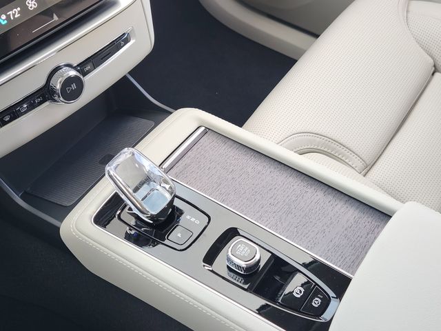 2026 Volvo XC90 Ultra - Photo 17