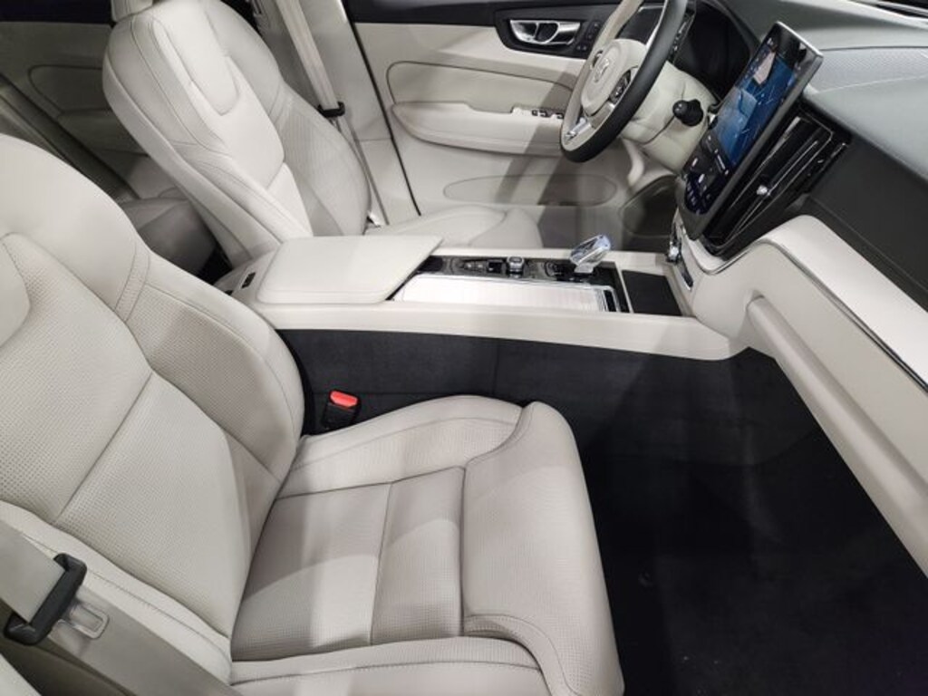 New 2026 Volvo XC60 Plug-In Hybrid T8 Ultra SUV