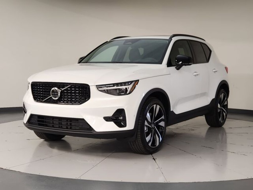 New 2026 Volvo XC40 B5 Ultra SUV