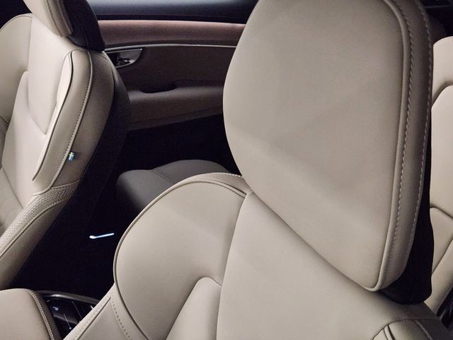 2026 Volvo XC90 Plus - Photo 14