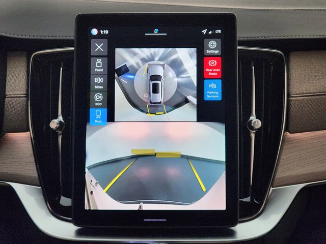 2026 Volvo XC90 Plus - Photo 18