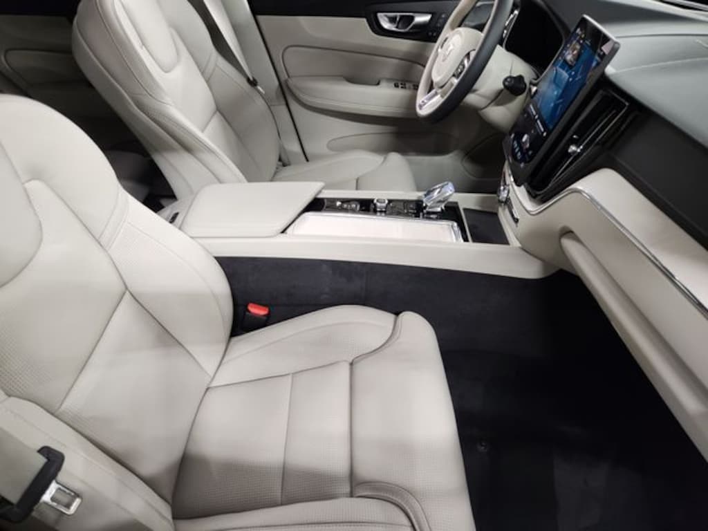 New 2026 Volvo XC60 plug-in hybrid T8 Ultra SUV