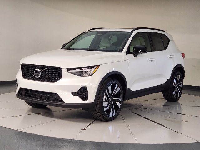 2026 Volvo XC40