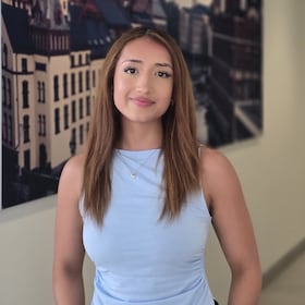 Staff member Melanie Gone from ID_59e1fa