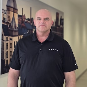Staff member Robert Crowe from ID_4dd5ea