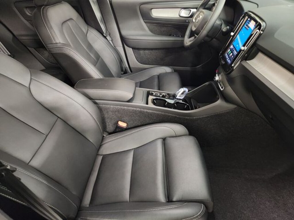 Certified 2026 Volvo XC40 B5 Plus SUV