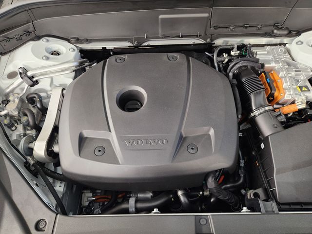 2026 Volvo XC90 Plus - Photo 33