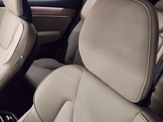 2026 Volvo XC90 Plus - Photo 15