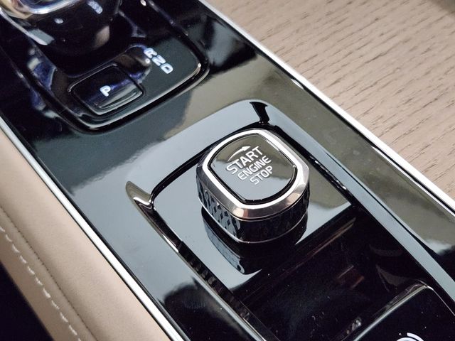 2026 Volvo XC90 Plus - Photo 20