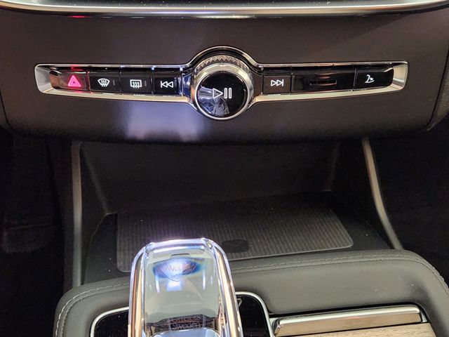 2026 Volvo XC90 Plus - Photo 16