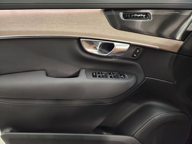2026 Volvo XC90 Plus - Photo 24