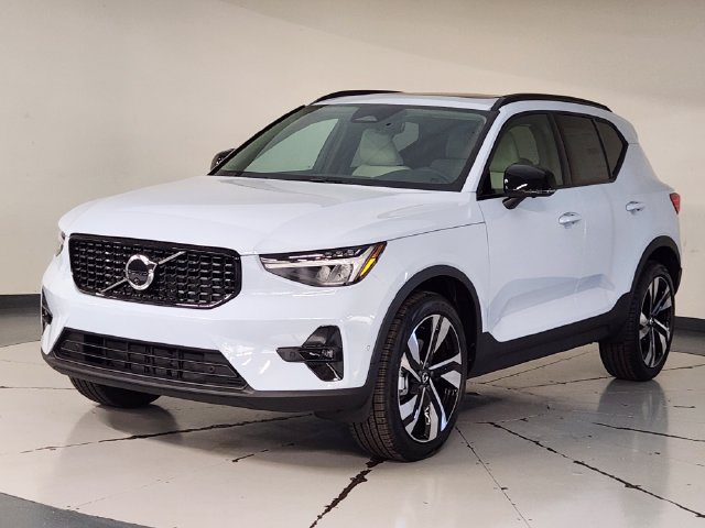 2026 Volvo XC40