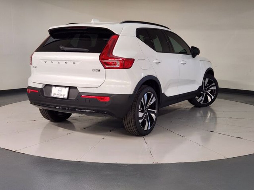 New 2026 Volvo XC40 B5 Ultra SUV