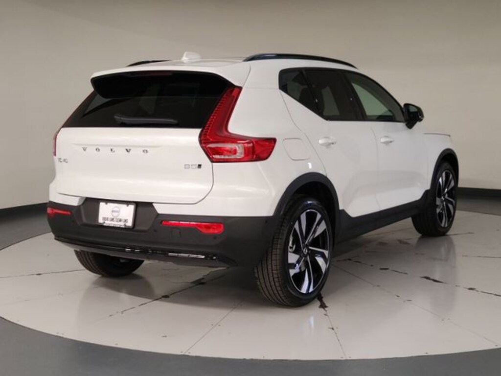 New 2026 Volvo XC40 B5 Ultra SUV