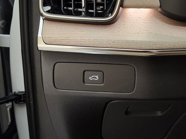 2026 Volvo XC90 Plus - Photo 22