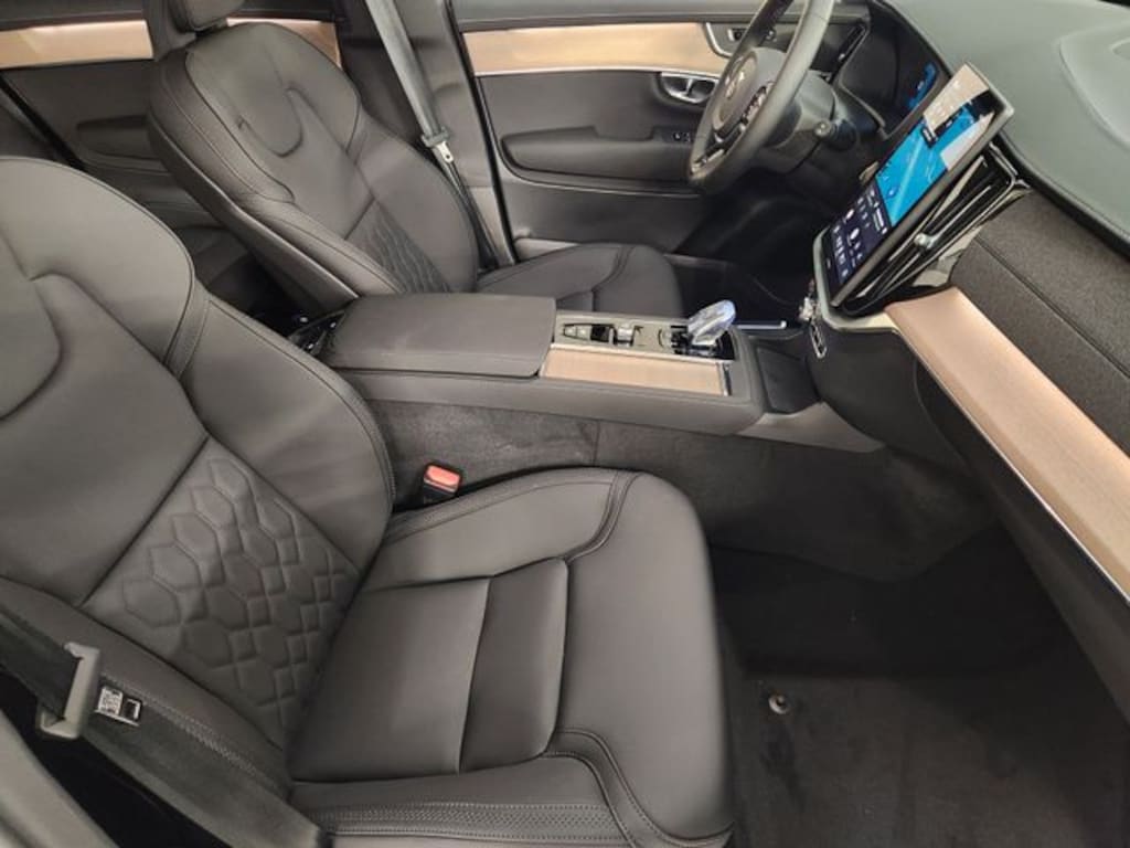 New 2026 Volvo XC90 B5 Core SUV