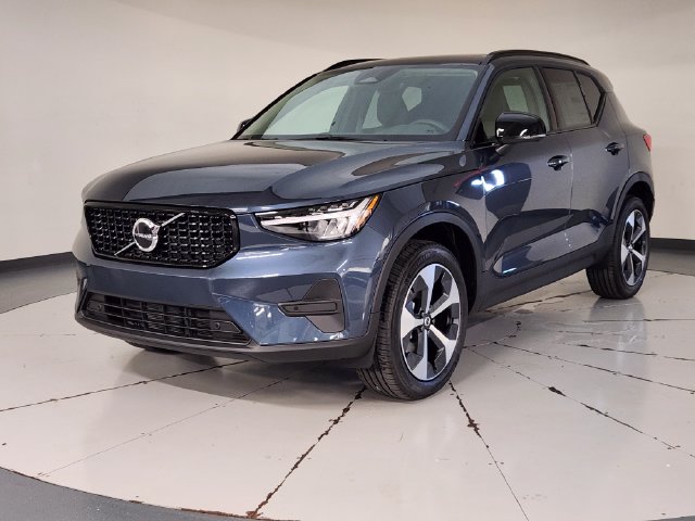 2026 Volvo XC40 Core