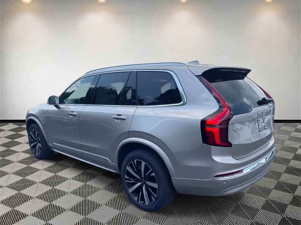 2026 Volvo XC90 B5 Core photo 3