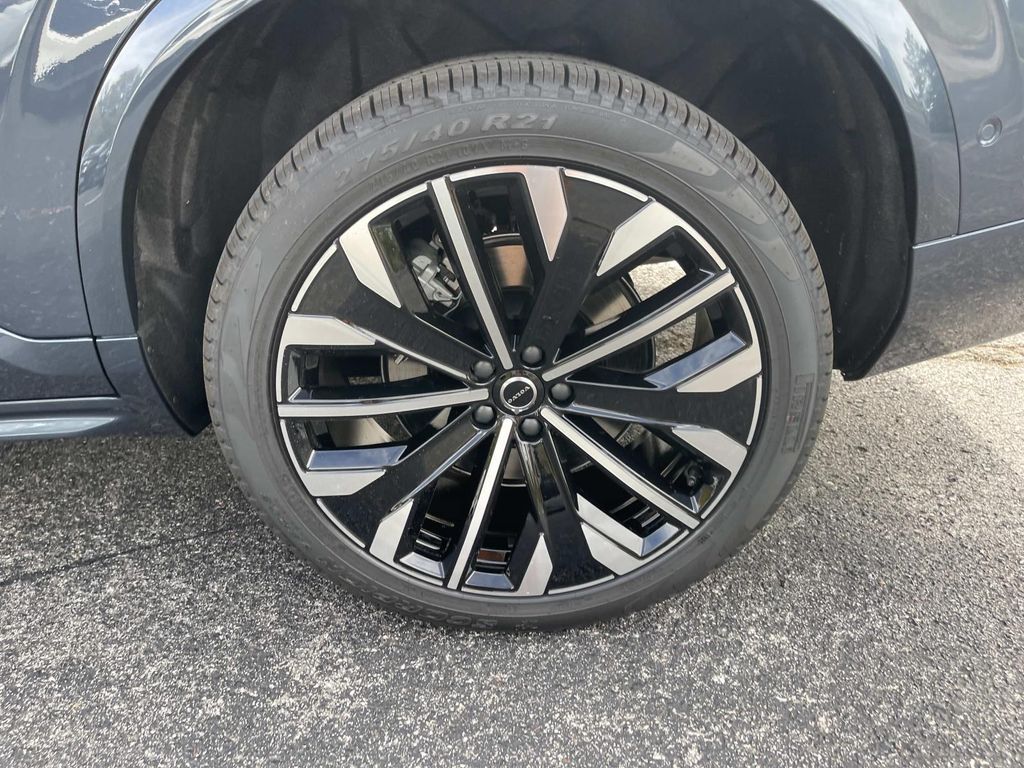 2026 Volvo XC90 Plus - Photo 10