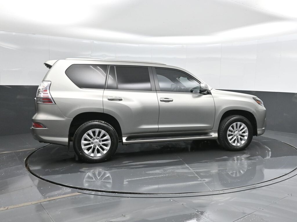 2021 Lexus GX 460 photo 3