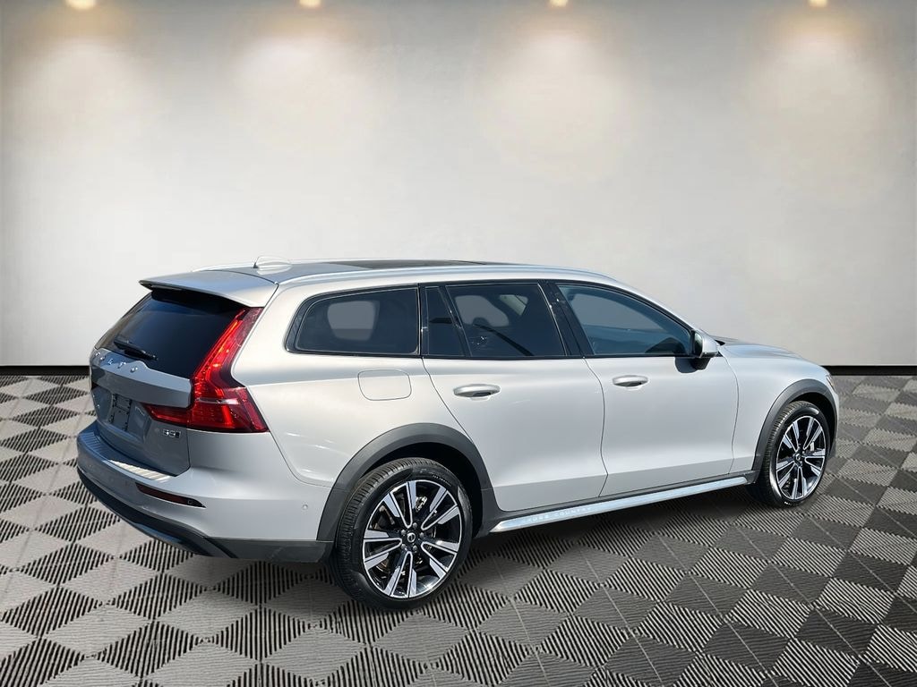 Certified 2023 Volvo V60 Cross Country B5 AWD Ultimate Wagon