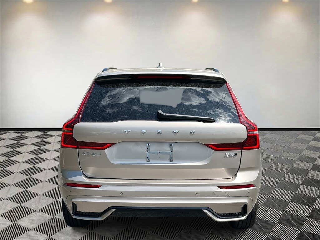 2026 Volvo XC60 B5 Plus photo 4