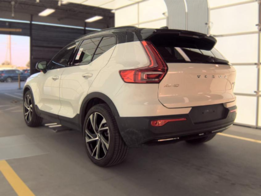 Certified 2022 Volvo XC40 T5 AWD R-Design SUV