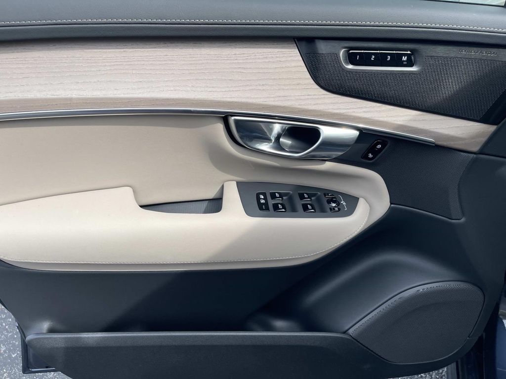 2026 Volvo XC90 Plus - Photo 22