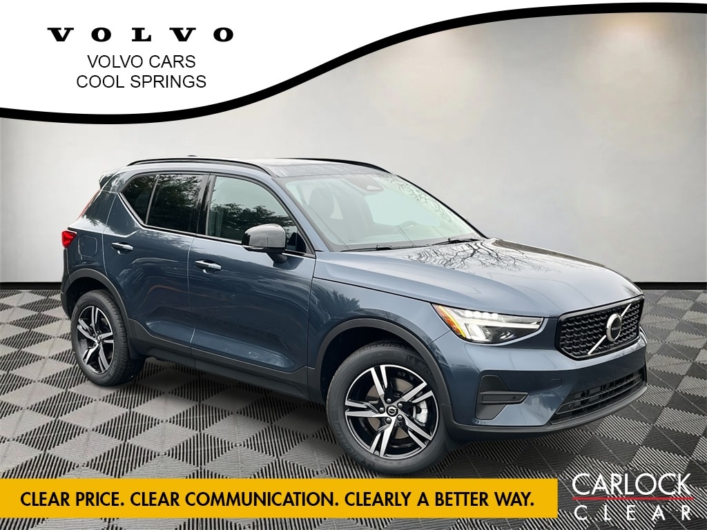2026 Volvo XC40 Core's photo