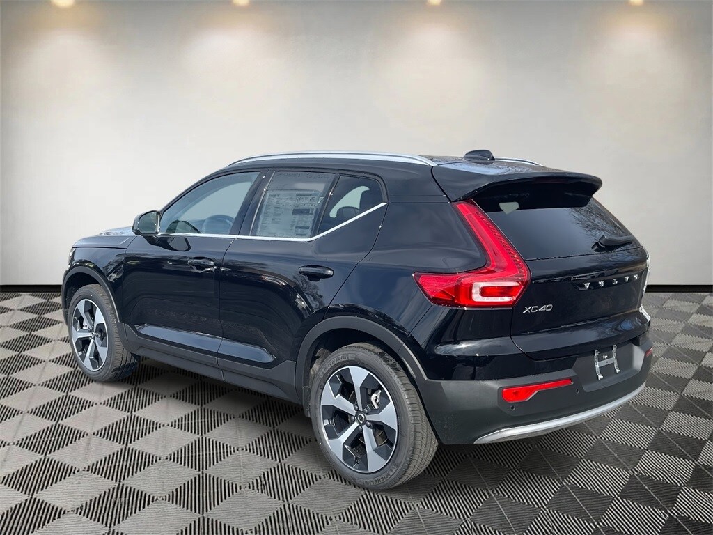 2025 Volvo XC40 Core photo 4