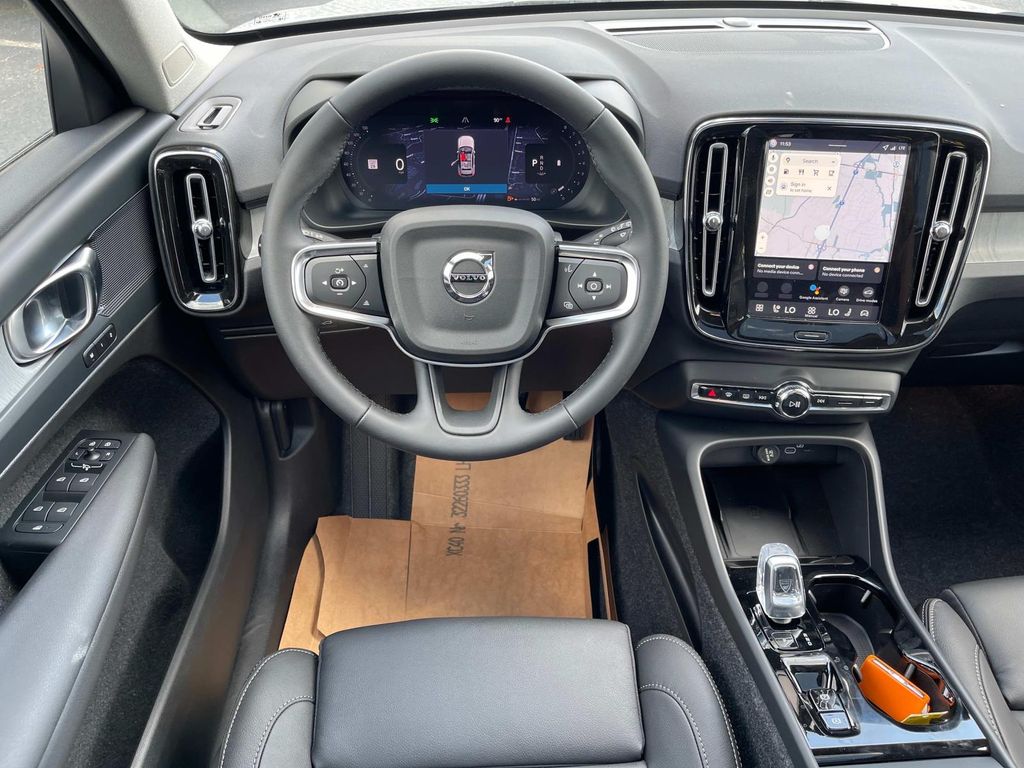2026 Volvo XC40 Plus - Photo 13