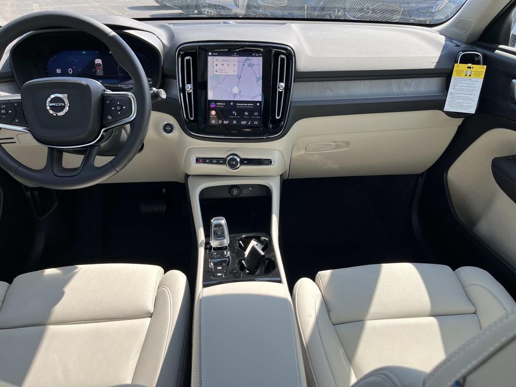 2026 Volvo XC40 Plus - Photo 15