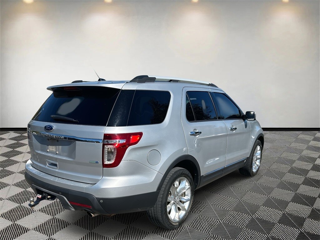 2015 Ford Explorer XLT photo 3