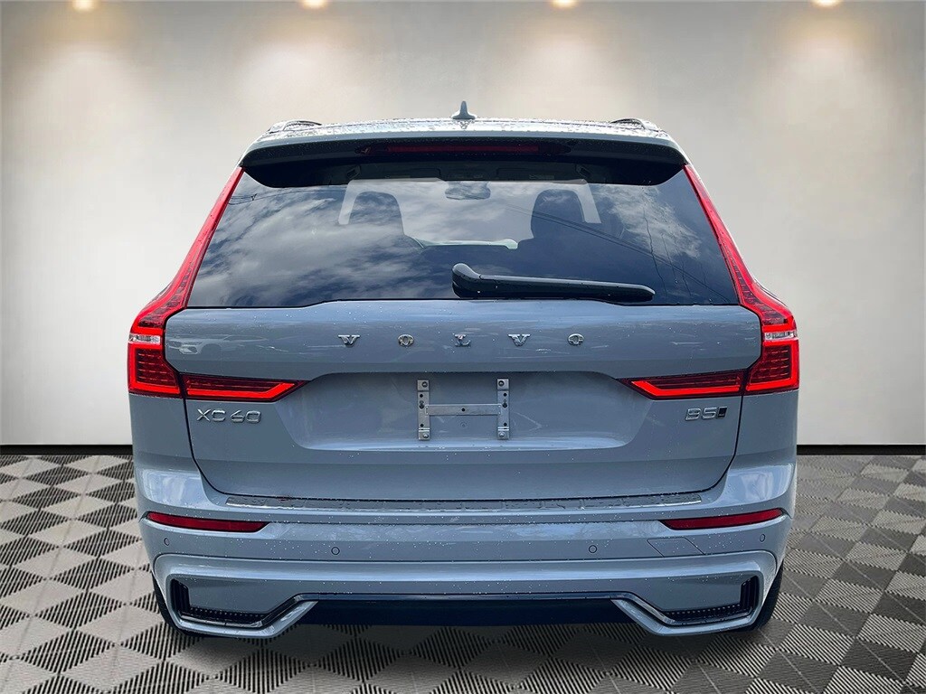 2025 Volvo XC60 B5 Plus photo 4