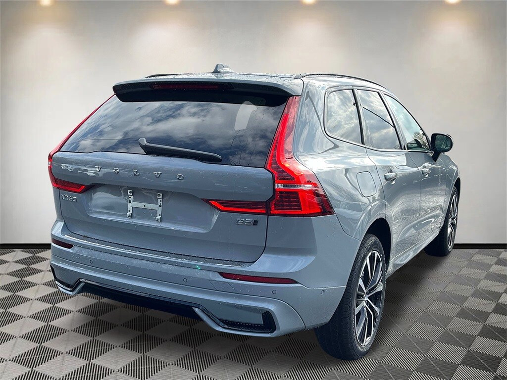 2025 Volvo XC60 B5 Plus photo 3