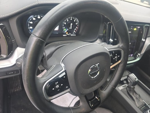 2021 Volvo V60 R-Design - Photo 10