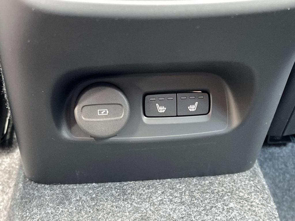 2026 Volvo XC40 Plus - Photo 16