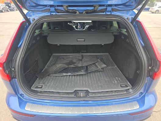 2021 Volvo V60 R-Design - Photo 13