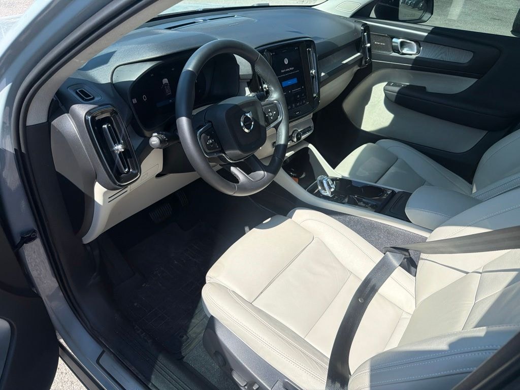 Used 2024 Volvo XC40 B5 Ultimate Dark SUV