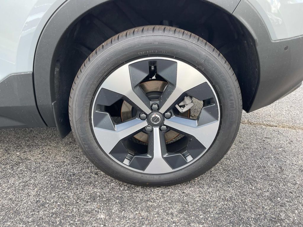 2026 Volvo XC40 Plus - Photo 10