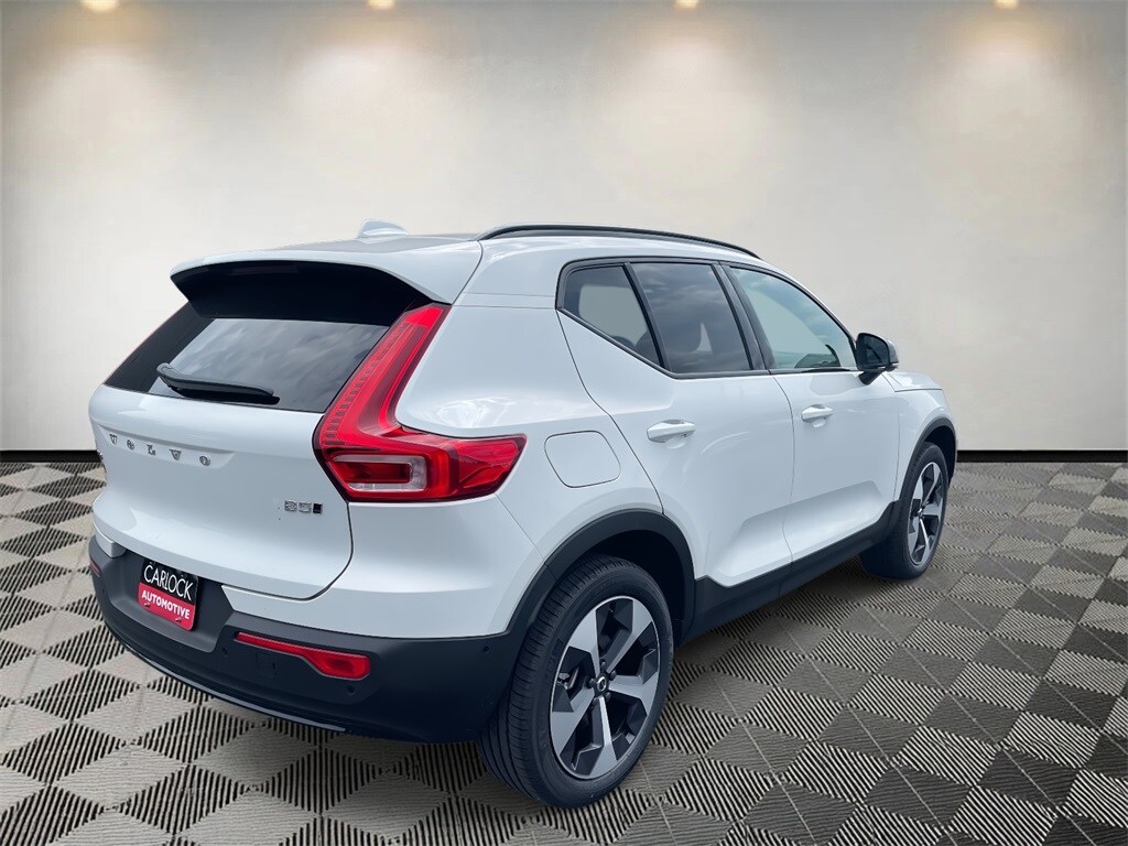 2025 Volvo XC40 Plus photo 3