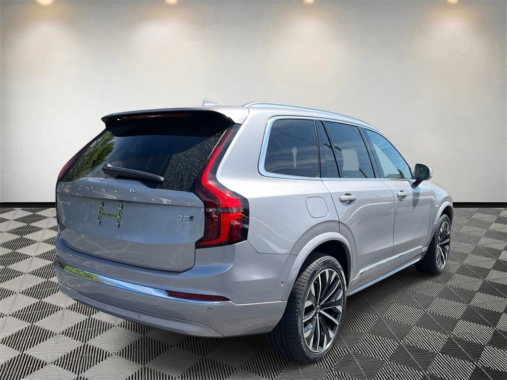 2026 Volvo XC90 B5 Plus photo 3