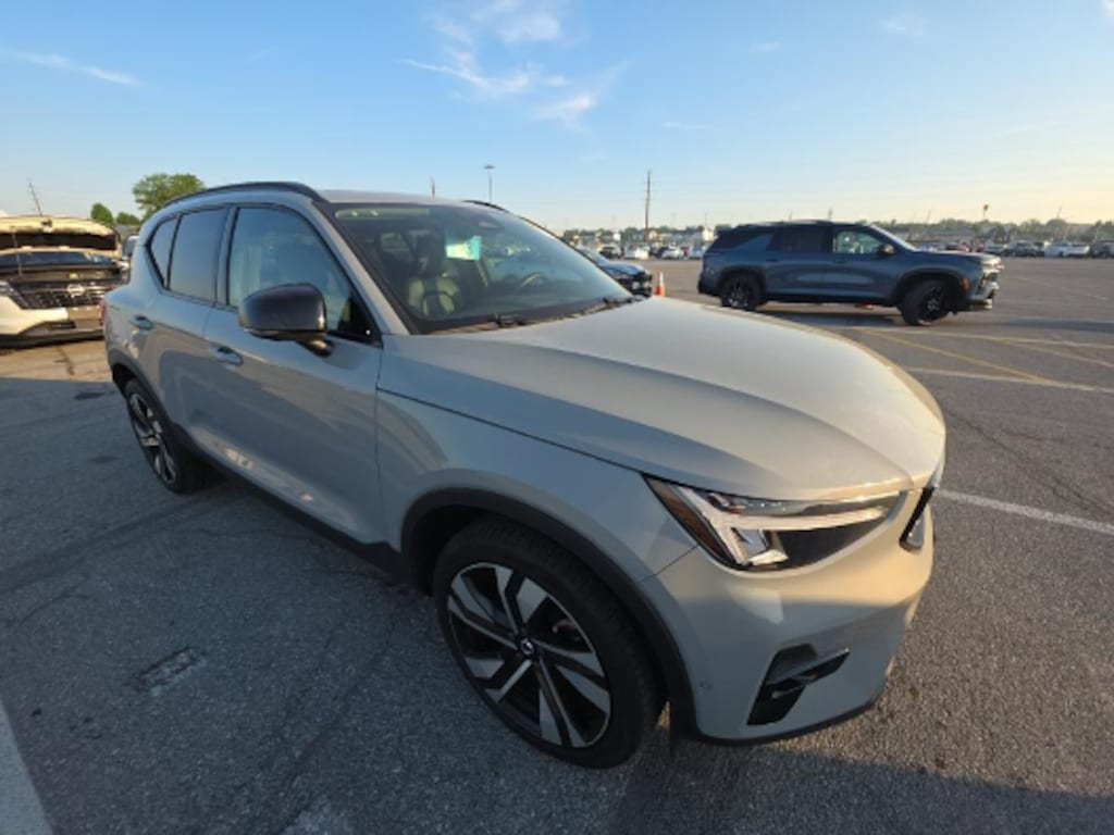 Used 2024 Volvo XC40 B5 Plus Dark SUV