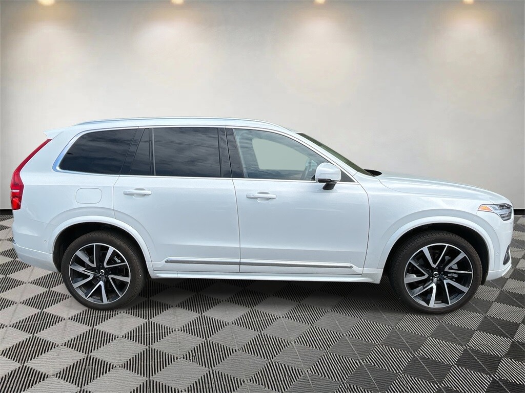 2025 Volvo XC90 B5 Plus photo 2