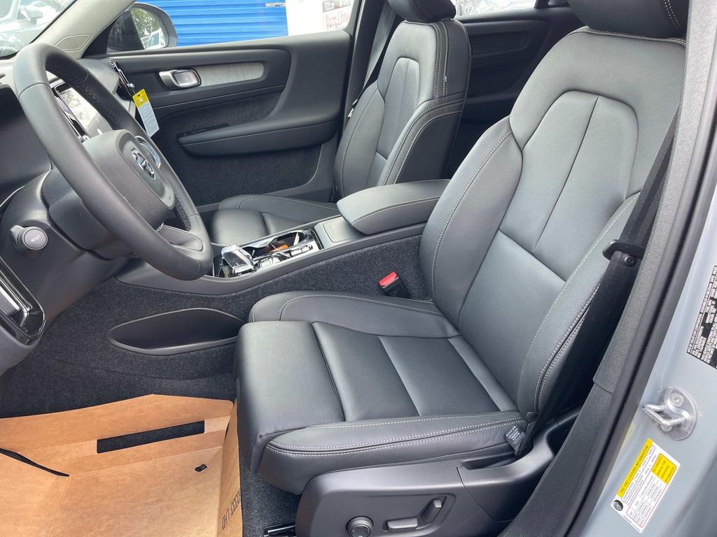 2026 Volvo XC40 Plus - Photo 19