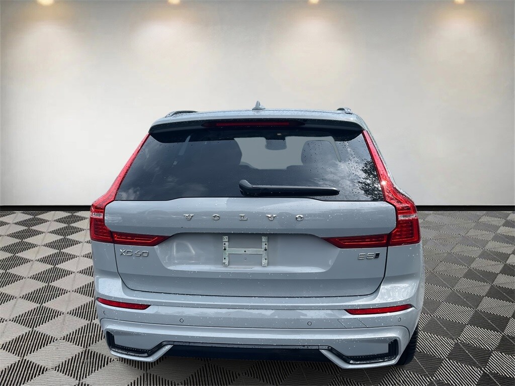 2024 Volvo XC60 B5 Plus photo 3