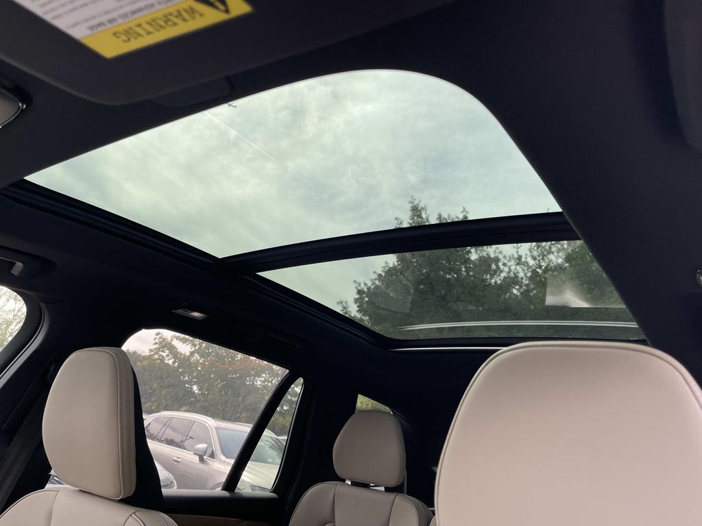 2026 Volvo XC90 Plus - Photo 26